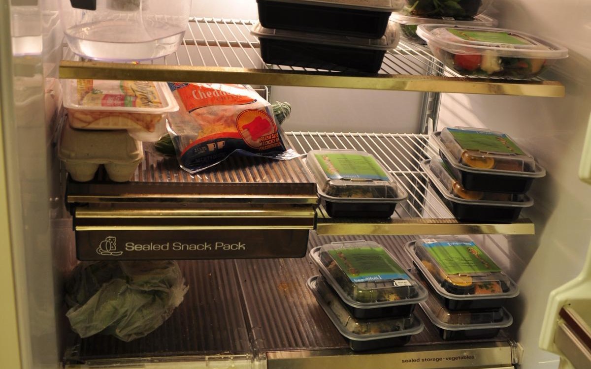 Food storage lids and seal quality: what actually matters shown with labeled freezer containers