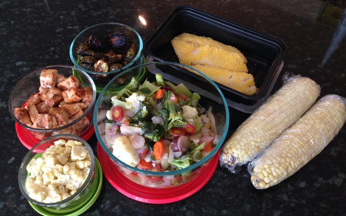 Freezer container buying guide for family meal prep example with cold-storage bins and food containers