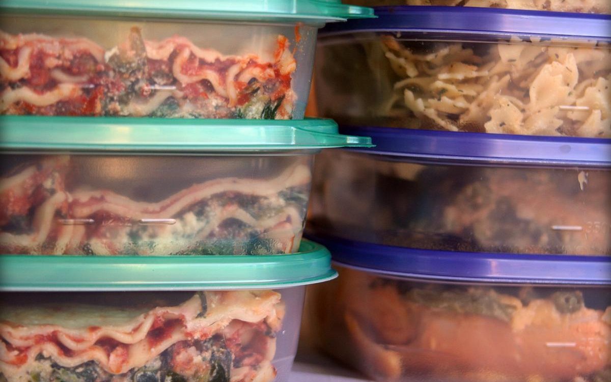 Fridge deodorizer and moisture control buying guide featured cold-storage photo