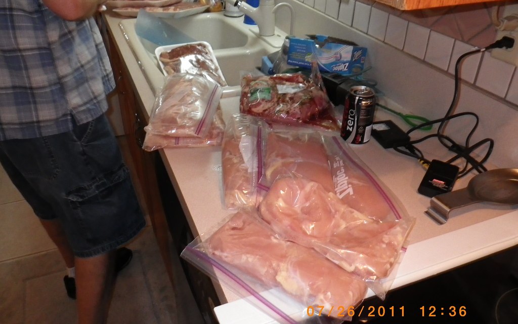 Handheld vacuum sealer vs countertop vacuum sealer featured cold-storage photo